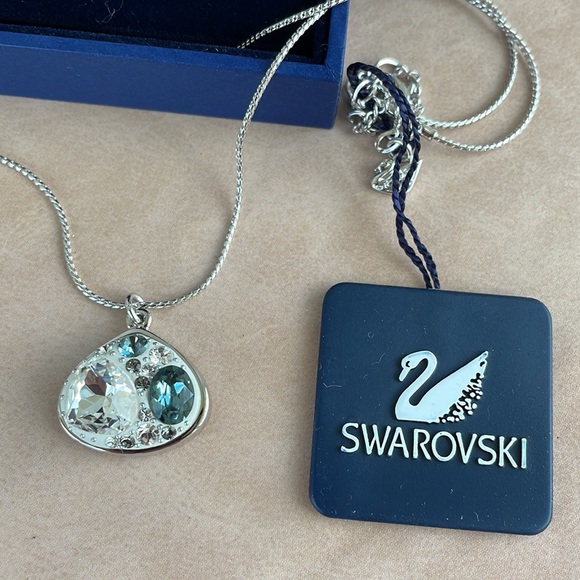 NWT Swarovski Crystal Necklace - Picture 3 of 8